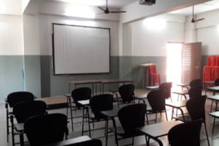 Hirwal Education Trust Hirwal Ratra Mahavidyalaya campus in Mahad, Maharashtra, India — photo 6