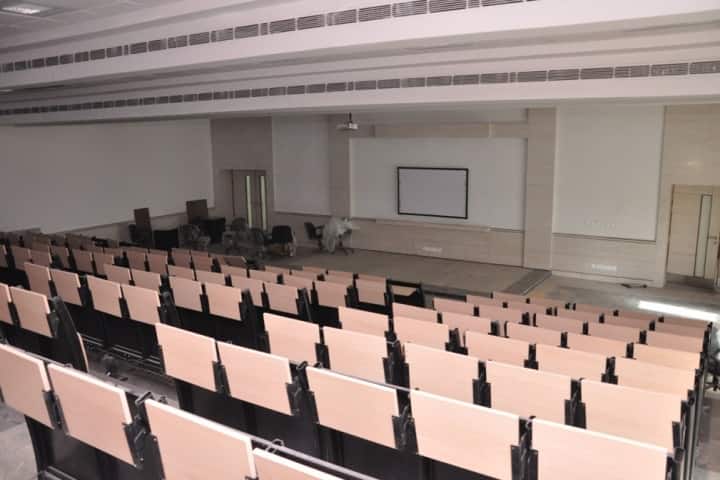 ESIC Medical College campus in Faridabad, Haryana, India — photo 3
