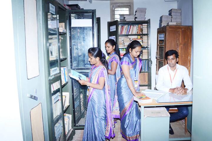 MVPS's Maharshi Shinde Adhyapak Vidyalaya campus in Nashik, Maharashtra, India — photo 3