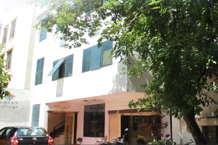 Naseema Institute of Optometry and Research campus in Bengaluru, Karnataka, India — photo 1