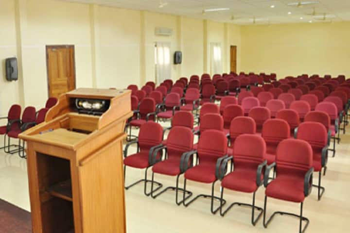 Mahatma Gandhi Mission's College of Commerce campus in Navi Mumbai, Maharashtra, India — photo 1