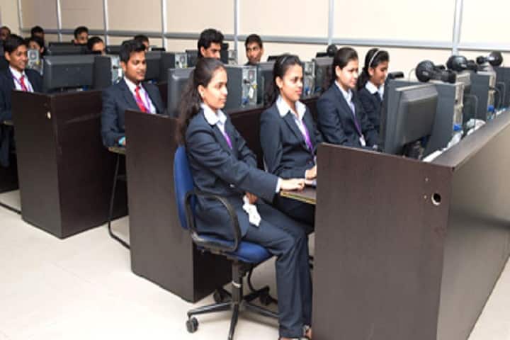 Mahatma Gandhi Mission's College of Commerce campus in Navi Mumbai, Maharashtra, India — photo 3