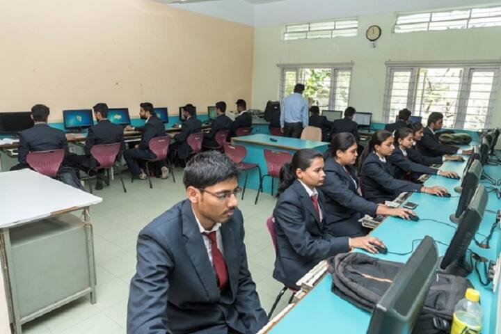 MES's Senior College campus in Pune, Maharashtra, India — photo 5