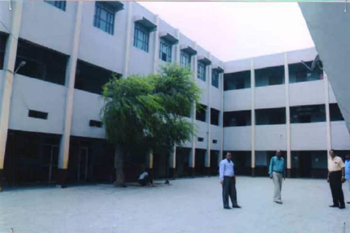 Smt Harkori Devi Girls PG College campus in Jhunjhunu, Rajasthan, India — photo 2