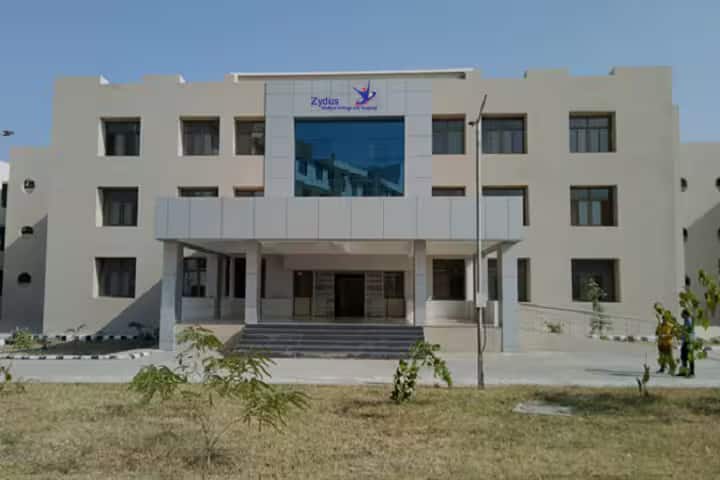 Zydus Medical College and Hospital campus in Dahod, Gujarat, India — photo 3