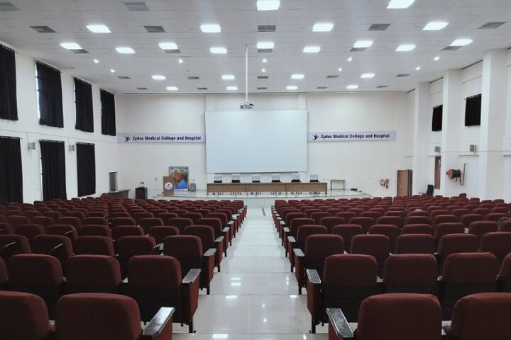 Zydus Medical College and Hospital campus in Dahod, Gujarat, India — photo 4