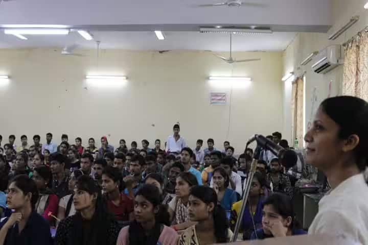 Samrat Prithviraj Chauhan Government College campus in Ajmer, Rajasthan, India — photo 4