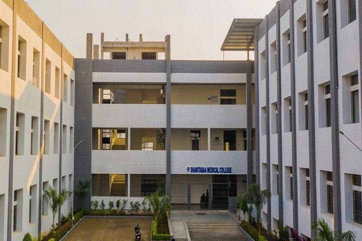 Shantabaa Medical College and General Hospital campus in Amreli, Gujarat, India — photo 1