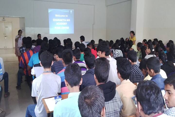 Maharashtriya Mandal College of Commerce campus in Pune, Maharashtra, India — photo 3