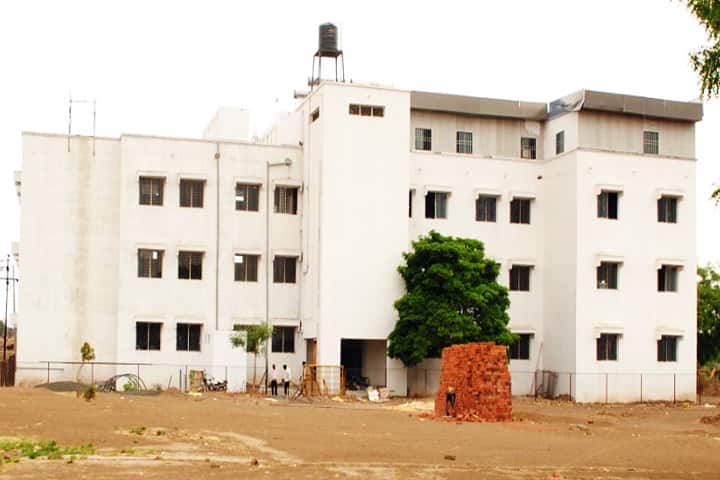 Shri Goraksha Arts Commerce and Science Senior College campus in Khamgaon, Maharashtra, India — photo 1