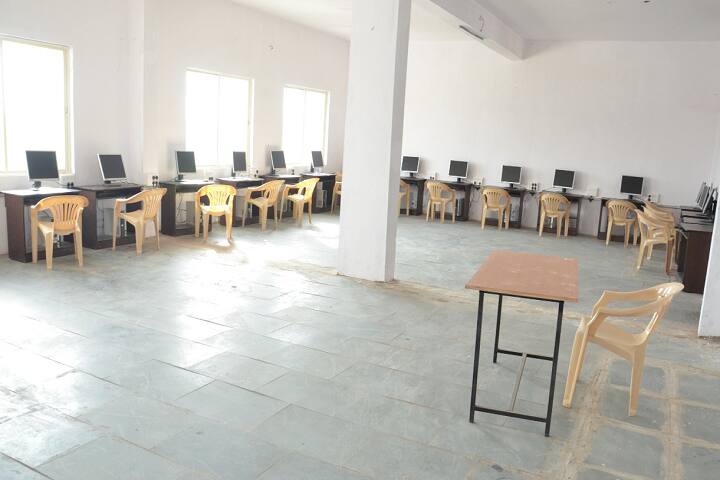 Shri Goraksha Arts Commerce and Science Senior College campus in Khamgaon, Maharashtra, India — photo 4