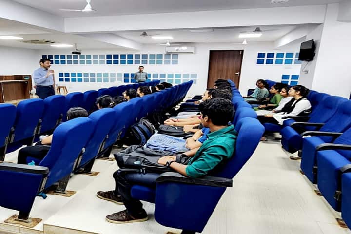 SAL Institute of Medical Sciences campus in Ahmedabad, Gujarat, India — photo 3