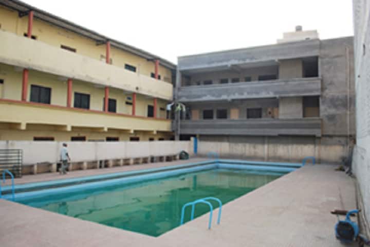 Sadguru Education Societys College of Physical Education campus in Jalgaon, Maharashtra, India — photo 1