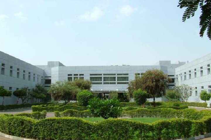 Pramukhswami Medical College campus in Anand, Gujarat, India — photo 2