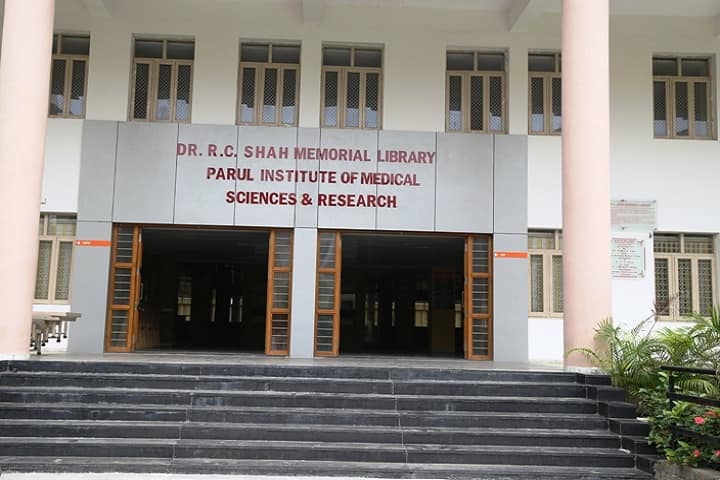 Parul Institute of Medical Sciences and Research campus in Waghodia, Gujarat, India — photo 2