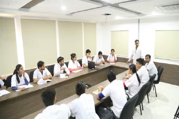 Parul Institute of Medical Sciences and Research campus in Waghodia, Gujarat, India — photo 3