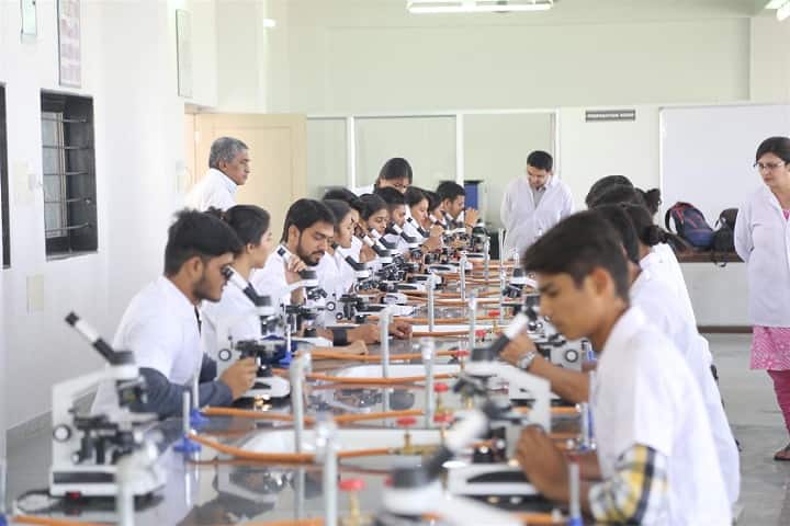 Parul Institute of Medical Sciences and Research campus in Waghodia, Gujarat, India — photo 4