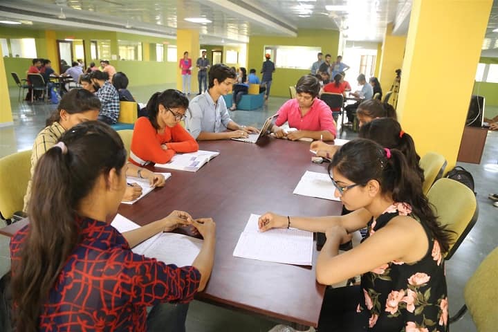 Parul Institute of Medical Sciences and Research campus in Waghodia, Gujarat, India — photo 5