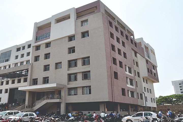Dr DY Patil Arts Commerce Night College campus in Pimpri, Maharashtra, India — photo 1