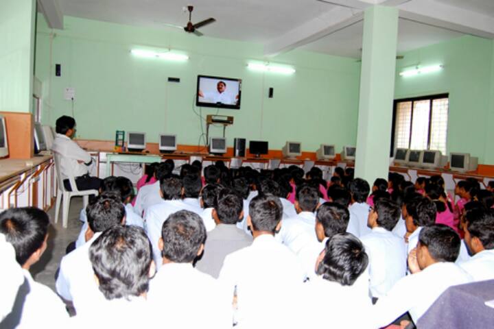 Shri Shivaji Shikshan Prasarak Mandal's College of Education campus in Solapur, Maharashtra, India — photo 3