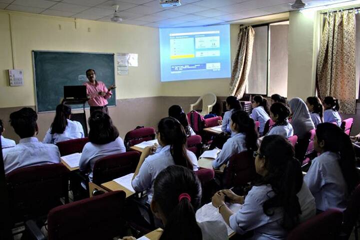 Shree Dhanvantary College of Post Graduate Business Management campus in Surat, Gujarat, India — photo 4