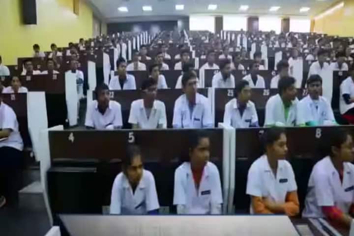Shri MP Shah Government Medical College campus in Jamnagar, Gujarat, India — photo 3