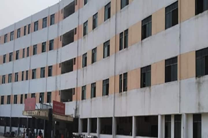 Medical College campus in Vadodara, Gujarat, India — photo 1