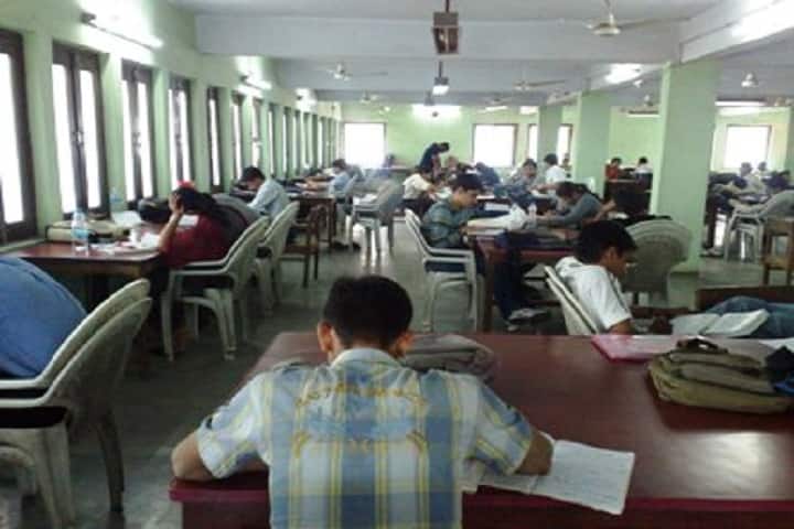 Medical College campus in Vadodara, Gujarat, India — photo 5