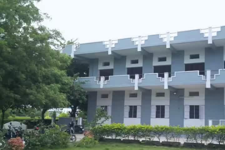 Dr Jyothirmayi Degree College campus in Adoni, Andhra Pradesh, India — photo 1