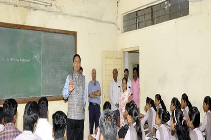 Namdevrao Suryawanshi Bedke College campus in Phaltan, Maharashtra, India — photo 1