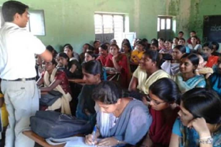 Government First Grade College for Women campus in Hunsur, Karnataka, India — photo 4