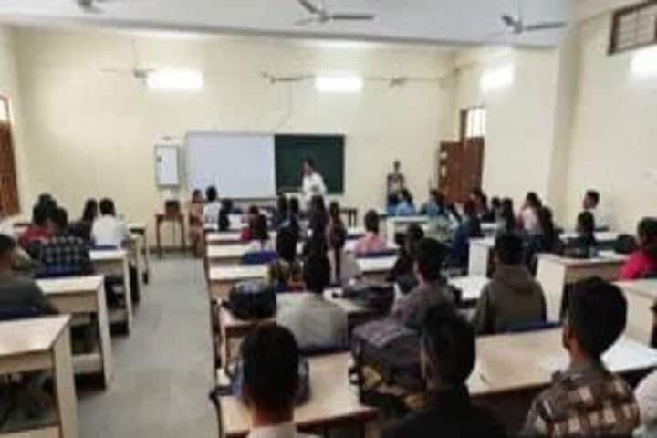 Government Arts and Science Post Graduate College campus in Ratlam, Madhya Pradesh, India — photo 5