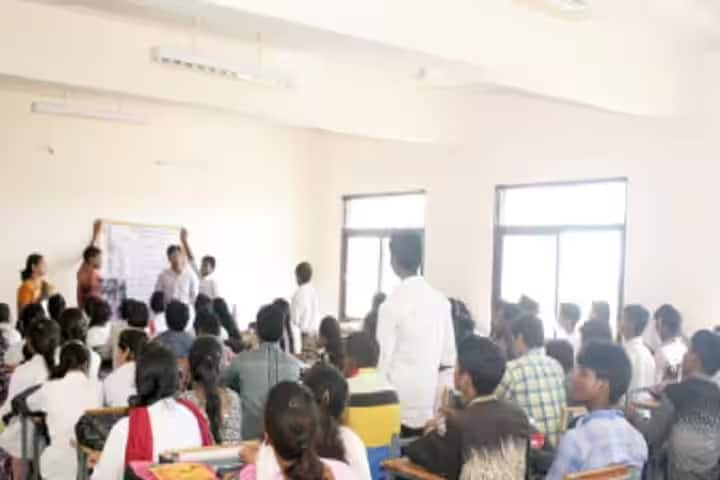 Rani Durgawati Government Post Graduate College campus in Mandla, Madhya Pradesh, India — photo 3