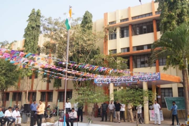 Smt Saraladevi Satheshchandra Agarwal Government First Grade College campus in Ballari, Karnataka, India — photo 2