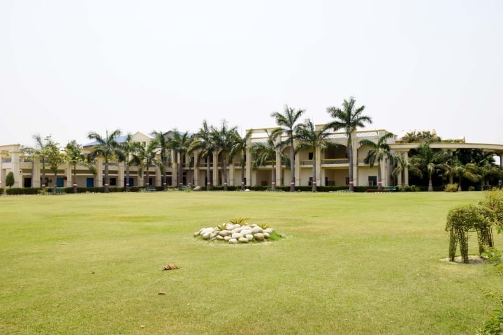 Jhunjhunwala PG College campus in Ayodhya, Uttar Pradesh, India — photo 4