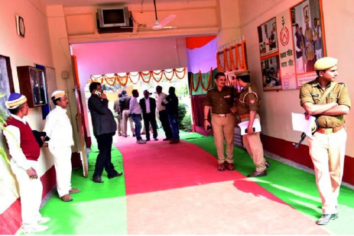 Riward Post Graduate College campus in Hanuman Ganj, Uttar Pradesh, India — photo 3