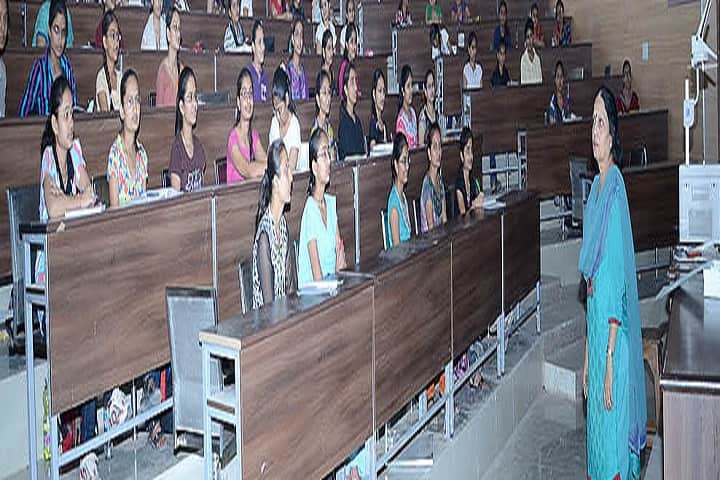 GMERS Medical College campus in Valsad, Gujarat, India — photo 4