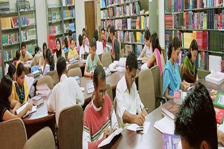 Late Smt Raskendri Devi Mahavidyalaya campus in Jalaun, Uttar Pradesh, India — photo 2