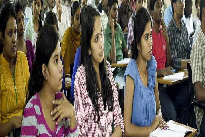 Late Smt Raskendri Devi Mahavidyalaya campus in Jalaun, Uttar Pradesh, India — photo 3