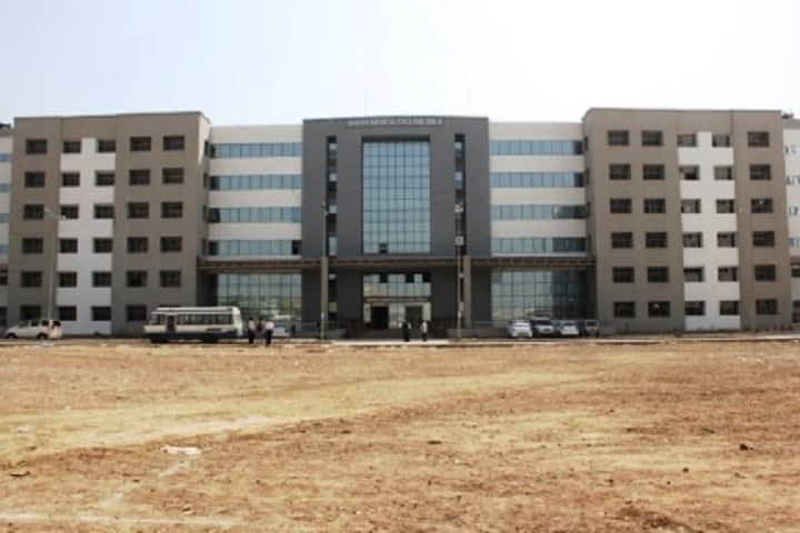 GMERS Medical College and Hospital campus in Ahmedabad, Gujarat, India — photo 2
