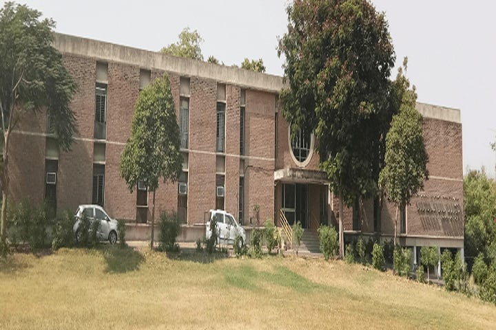 Sardar Patel Institute of Economics and Social Research campus in Ahmedabad, Gujarat, India — photo 1