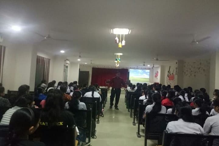 Smt Rajshree Mulak College of Engineering for Women campus in Nagpur, Maharashtra, India — photo 2