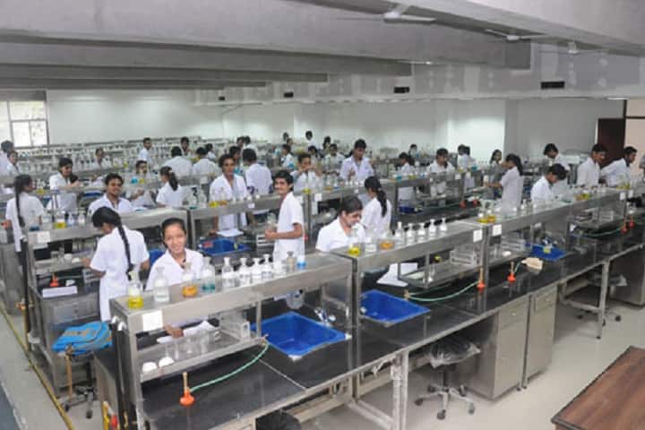GMERS Medical College and Hospital campus in Gandhinagar, Gujarat, India — photo 3