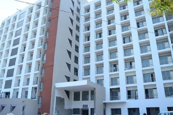 GMERS Medical College and Hospital campus in Gandhinagar, Gujarat, India — photo 5