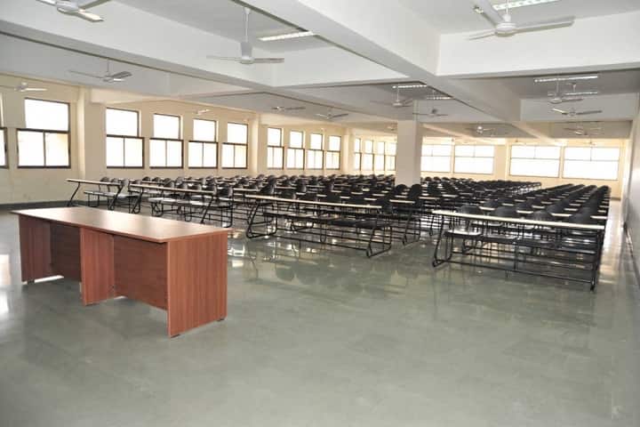 GCS Medical College campus in Ahmedabad, Gujarat, India — photo 4