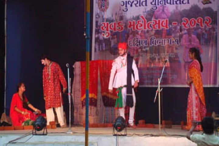 UKV Mahila Arts and Home Science College campus in Keshod, Gujarat, India — photo 2