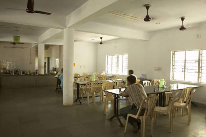 CU Shah Medical College and Hospital campus in Surendranagar, Gujarat, India — photo 4