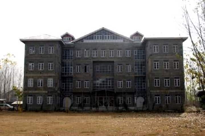 Sarafraz College of Education campus in Srinagar, Jammu and Kashmir, India — photo 1