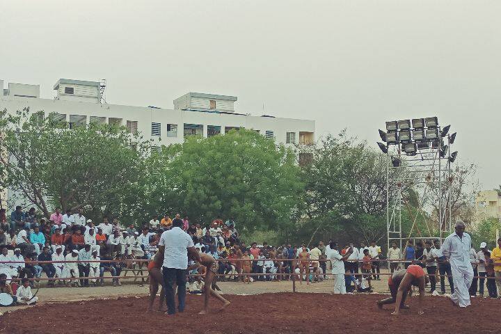 Vasundhara Kala Mahavidyalaya campus in Solapur, Maharashtra, India — photo 4