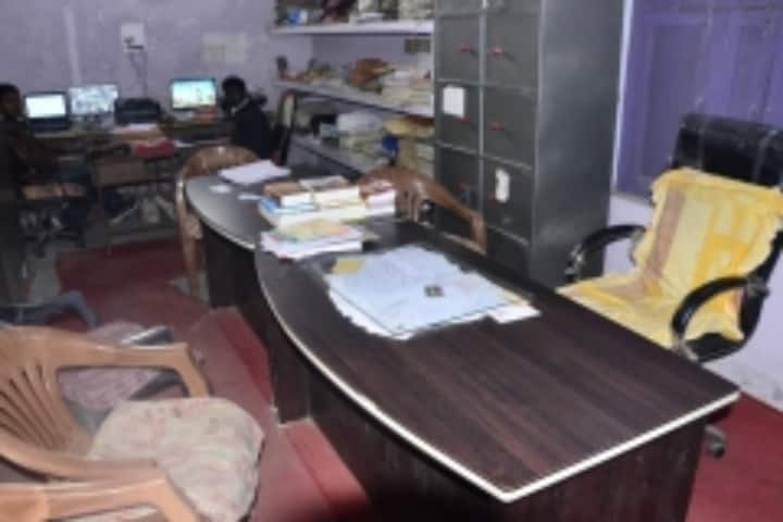 Shanti Devi Subhash Chandra Sushant Degree College campus in Bahraich, Uttar Pradesh, India — photo 6